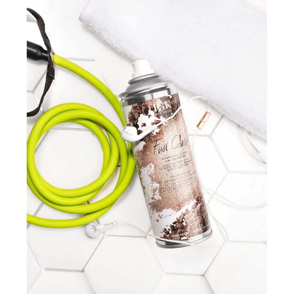 IGK First Class Charcoal Detox Dry Shampoo 3 IGK First Class Charcoal Detox Dry Shampoo - Image 3