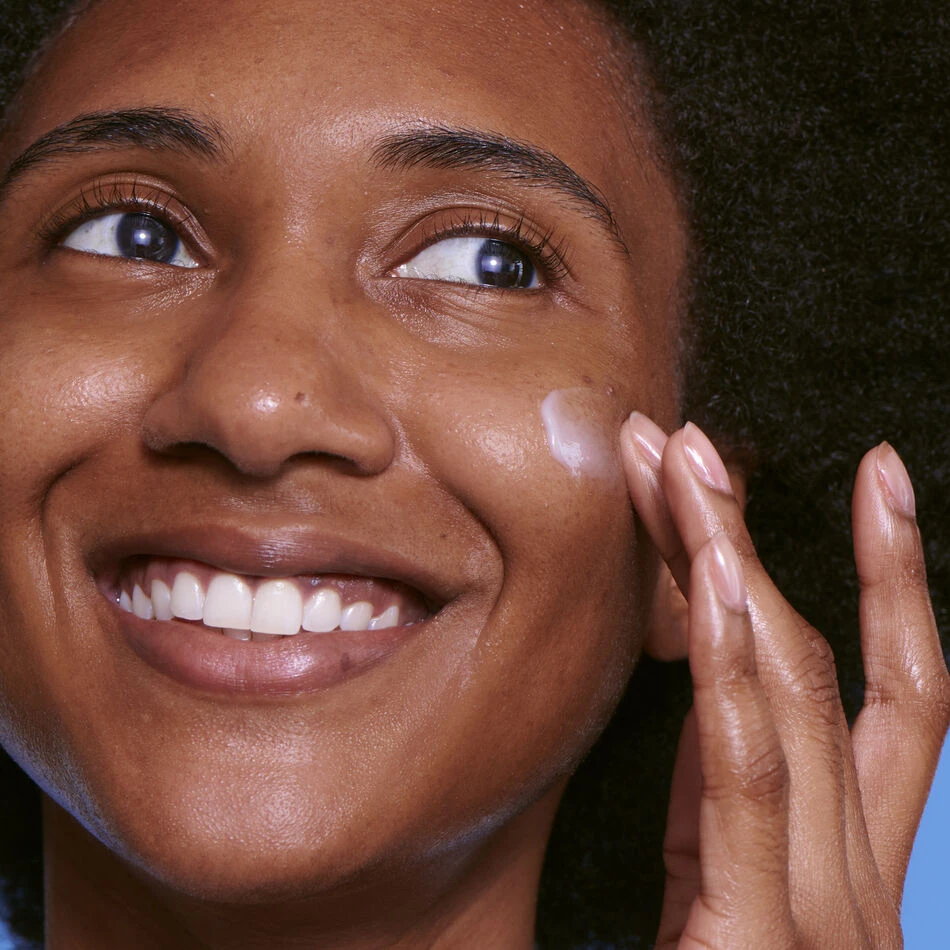 Peter Thomas Roth Water Drench Hyaluronic Cloud Rich Barrier Moisturizer 3 Peter Thomas Roth Water Drench Hyaluronic Cloud Rich Barrier Moisturizer - Image 3