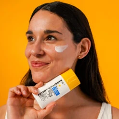 Peter Thomas Roth Max Vitamin D-Fense Sunscreen Serum Broad Spectrum SPF 50 -Camera Ready Cosmetics 19 01 012 Max Vitamin DFense 10 ALT5