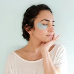 Peter Thomas Roth Water Drench Hyaluronic Cloud Hydra-Gel Eye Patches -Camera Ready Cosmetics WD Hydragels model Final