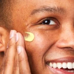 Kiehl's Since 1851 Retinol Skin Renewing Daily Micro Dose Serum -Camera Ready Cosmetics kiehls face serum retinol skin renewing daily micro dose serum 50ml 3605972526489 how to apply01 0516