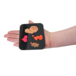 Paw Palette OG 13 Paw Palette OG -Camera Ready Cosmetics og hand2. 36067.1394120890.600.600